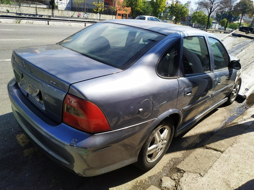 Imagem 1 de 13 de Sucata Chevrolet Vectra Cd 2.2 16v Automático Ano 2000