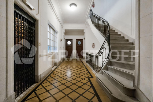Departamento Francés En Venta En Recoleta. 4 Ambientes