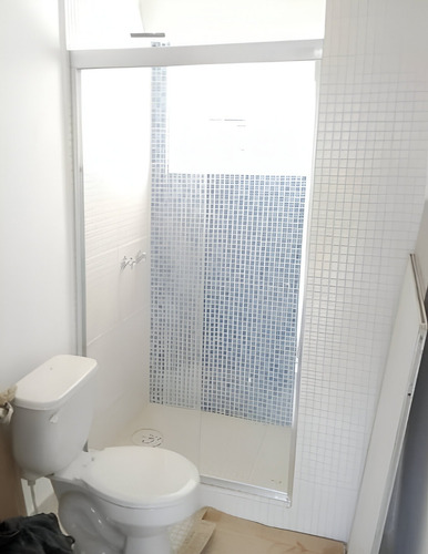 Soporte O Porta Ruedas Para Puertas De Baño Templex (vidrio)