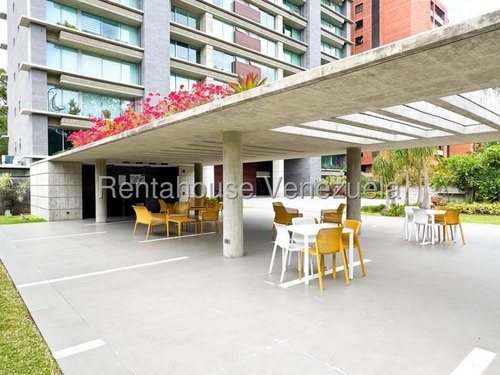Gran Apartamento Remodelado En Alquiler, Urb. Sebucan
