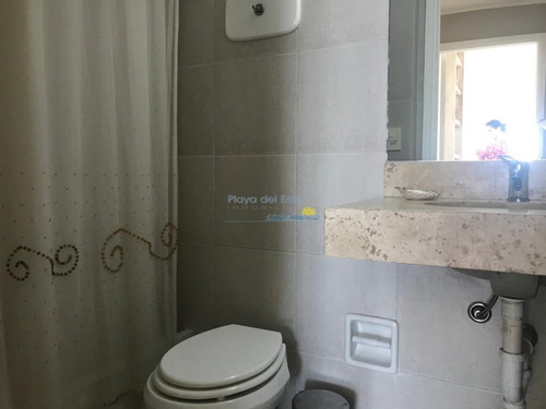 Apartamento En Península 2 Dormitorios Con Vista Al Puerto- Ref: 11653