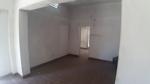 Terreno De 500 M2 Con 4 Dptos. Y Un Local. Ideal Inversor.