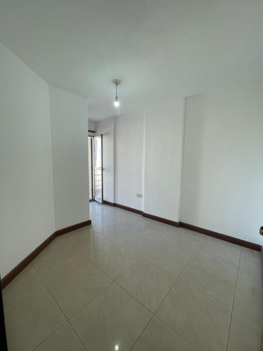 Departamento 2 Dormitorios Con Balcon En Alquiler - B° Centro