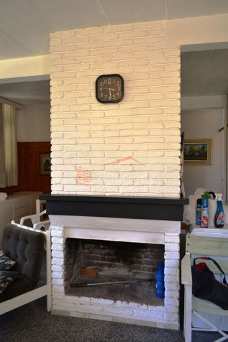Imagen 3 de 13 de Casa A La Venta En Playa Mansa, Ph 2 Dorm