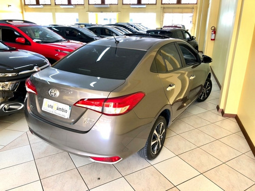 Imagem 2 de 15 de Yaris Sedan Xls 1.5 Aut. Cvt Cinza Completo Impecável
