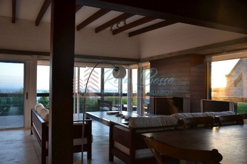Casa En Punta Piedras, 5 Dormitorios *- Ref: 3581