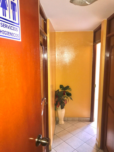 Dormitorio Con Baño Compartido Con Un Inquilino. Puerta Directo A Calle. A 1 Cuadra De Municipalidad Chorrillos. A 3 Cuadras De Estación Inicial De Metropolitano