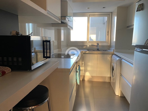 Apartamento En Alquiler, Mansa, Punta Del Este, 2 Dormitorios.- Ref: 3491