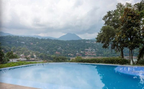Casa Vallesana En Venta Con Vista Al Lago.