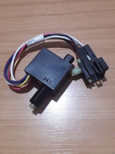 Imagen 1 de 5 de Valvula O Suiche Luz Freno Jeep Cherokeexj Grand Cherokeezj