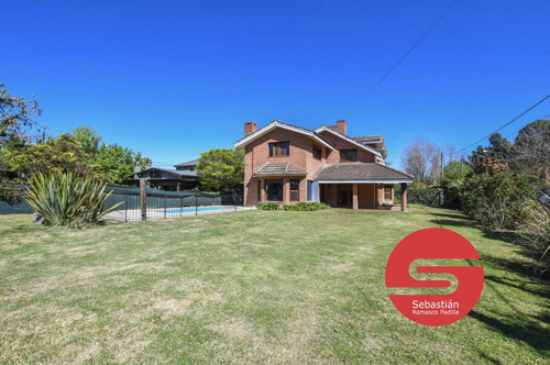 Casa Venta Barrio Fisherton 4 Dormitorios Jardín Piscina Cochera