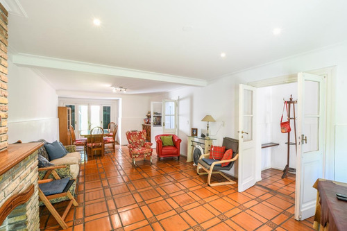 Casa De 3 Dormitorios En Venta Con Pileta Y Quincho Fisherton