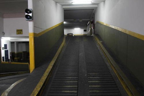 Cochera En Barrio Norte