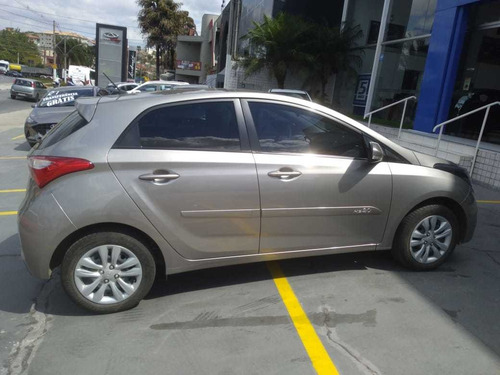 Imagem 3 de 8 de Hyundai Hb20 2016 1.0 Comfort Plus Flex 5p