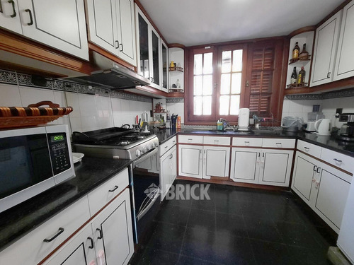 Casa Tipo Chalet En Lote De 432 M2 En Rodriguez Peña Al 900 - 3 Cocheras Piscina Quincho Parrilla