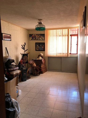 Casa De Adjudicación Bancaria En Venta Ubicada En Julio Zarate, Col. Campamento 2 De Octubre, Iztacalco Cdmx. Cmr.