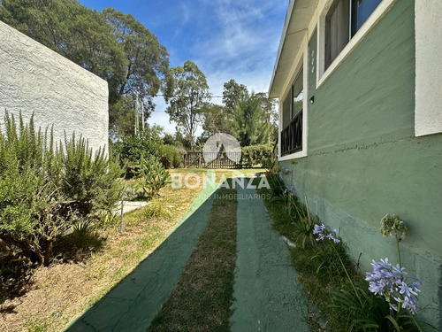 Casas En Venta En Playa Hermosa, Piriápolis. 2 Propiedades En Un Padrón. Cercada Perimetralmente.