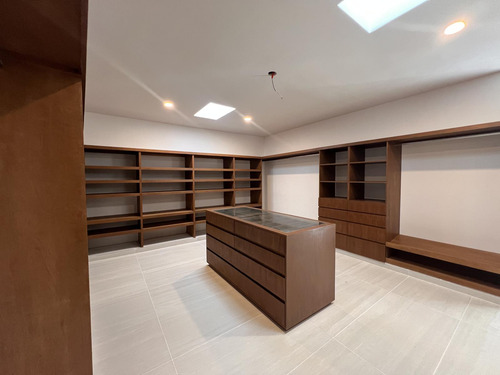 Casa En Venta Merida, Privada, De 659 Mt De Construccion.