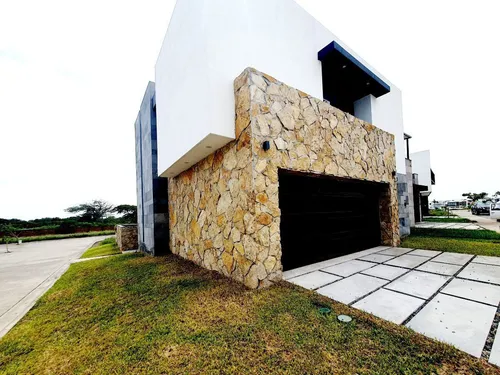Casa En Venta Con Alberca Esquina Fracc Punta Tiburon