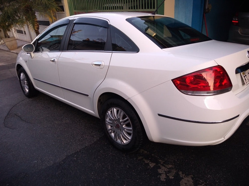 Fiat Linea 2015 1.8 16v Essence Flex 4p