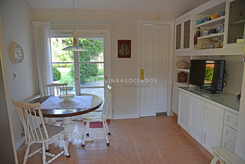 Casa 5 Dormitorios, Mansa, Punta Del Este - Ref: 2832