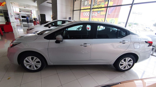 Imagen 4 de 14 de Nissan Versa Sense Cvt