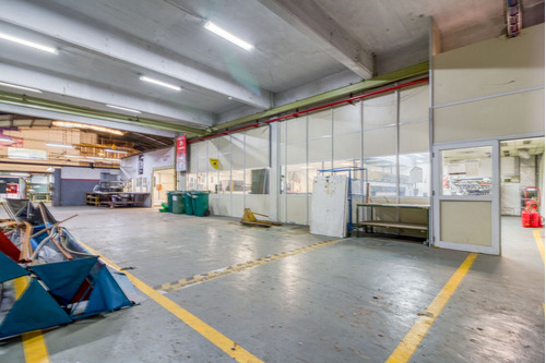 Galpón 1600m2 - Doble Acceso - Excelente Ubicación