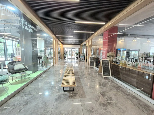 Moderna Y Funcional, En Edificio Empresarial