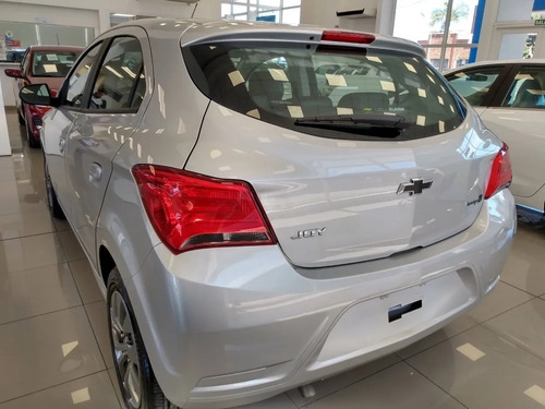 Imagen 11 de 18 de Chevrolet Onix 1.4 Joy Black