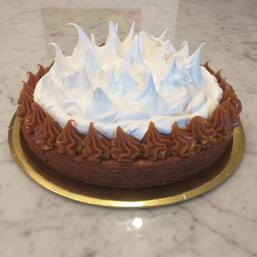 Torta Brownie Con Dulce De Leche Y Crema/ Merengue. Belgrano