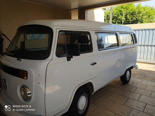 Imagem 1 de 8 de Volkswagen Kombi 2005 1.6 Lotação 3p Gasolina