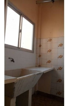 Imagen 11 de 11 de Alquiler Casa De 4 Ambientes Con Patio Y Cocheras - La Tablada