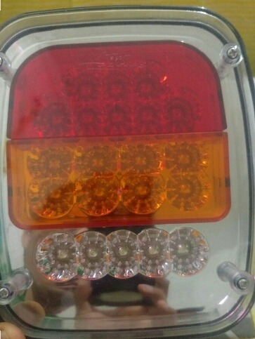 Faro Stop Ford Triton Cargo Con 21 Led Cromados