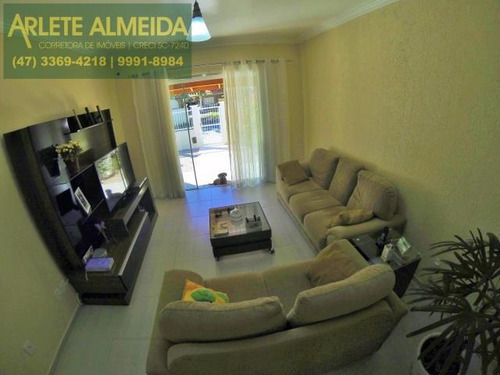 Imagem 5 de 15 de Casa No Bairro Centro Em Porto Belo Sc - 859