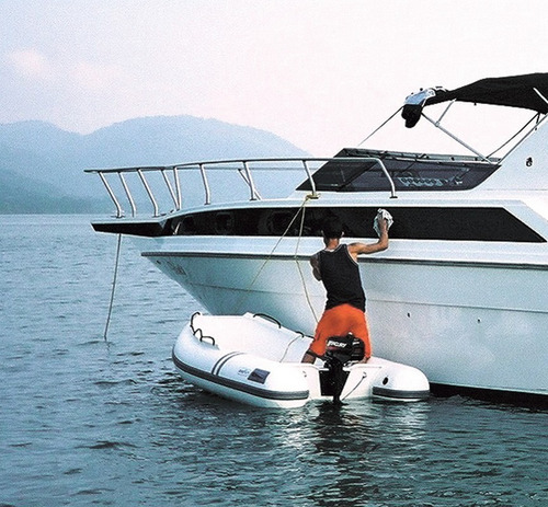 Imagem 5 de 9 de Bote 200