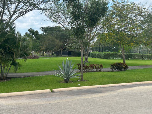Casa En Venta En Exclusiva Privada Residencial Nortemerida
