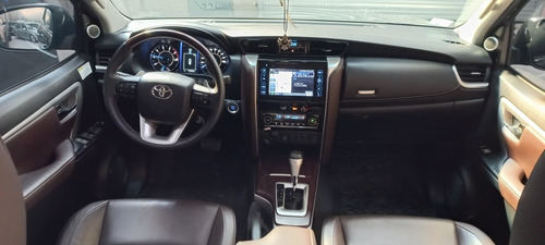Imagen 14 de 15 de Toyota Sw4 2018 2.8 Srx 177cv 4x4 7as At