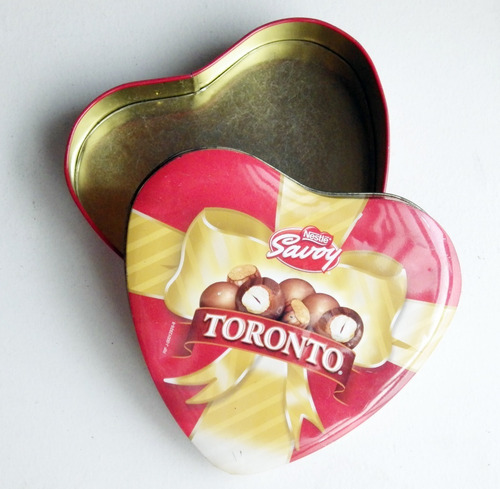 Imagen 4 de 4 de Lata De Bombones Corazón Toronto Coleccionable