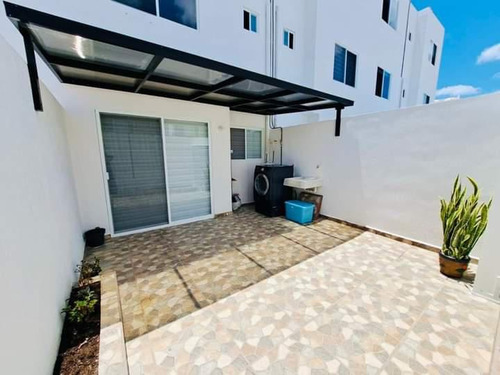 Casa En Renta, 3 Recámaras, 3 Niveles, Jardines Sur 5, Polígono Sur, Cancún.