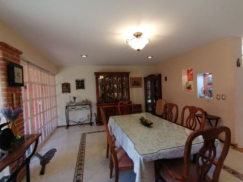 En Venta Casasa En Carretas, Gran Ubicación, 4 Recamaras, 5.5 Baños, Cto De Serv