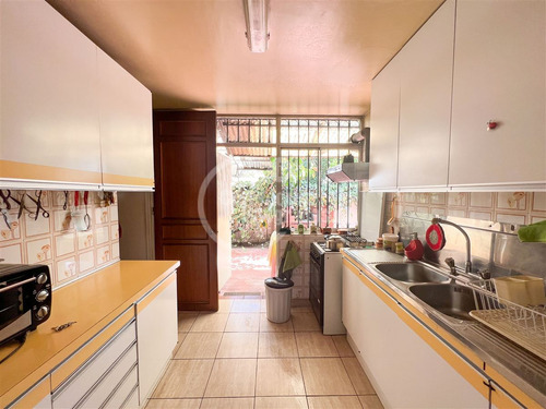 Casa En Venta De 4 Dorm. En Las Condes