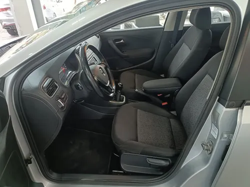 Volkswagen Polo 5p L4/1.6 Man