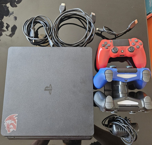 Playstation 4 Slim 1tb + 3 Joysticks Y Cargador- Excelente