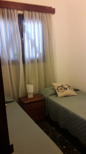 Casa De 6 Ambientes, 2 Baños