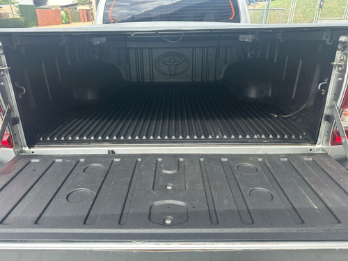 Toyota Hilux 2.8 D-4D TURBO DIESEL CD SRX 4X4 AUTOMÁTICO