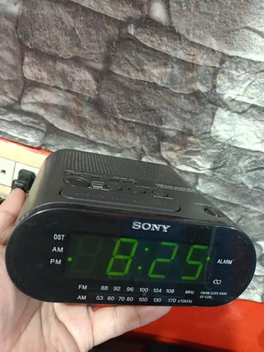 Cómo configurar el despertador/radio Sony ICF-C218 