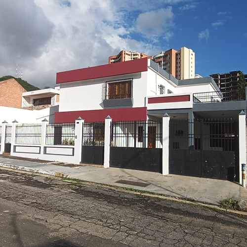 Casa En Alquiler En Las Chimeneas. Semi Equipada  (hg)