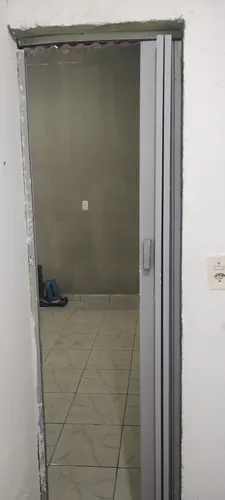 Casa 1 Quarto, Sala, Cozinha, Lavanderia E Banheiro.