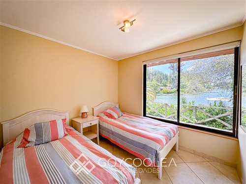 Casa En Venta De 9 Dorm. En Las Cabras