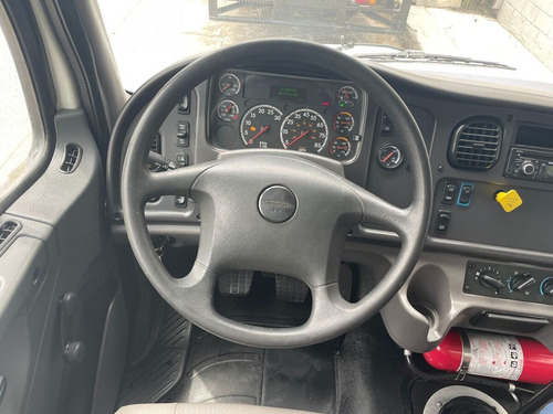 Freightliner M2 106
